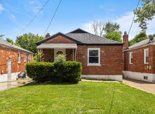 1242 Grant Dr, Saint Louis, MO 63132