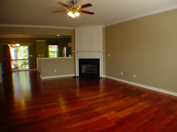 3rd image of 2373 Towneview Ct SE