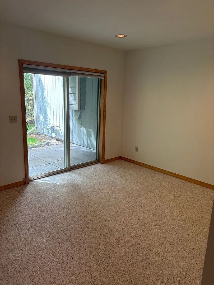 3 bedroom home with deck views of the lake and mountains in Lakeside! — Photo 4