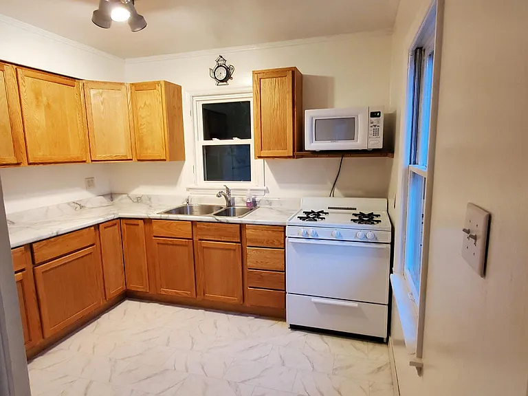 602 W Indiana Ave — Photo 5