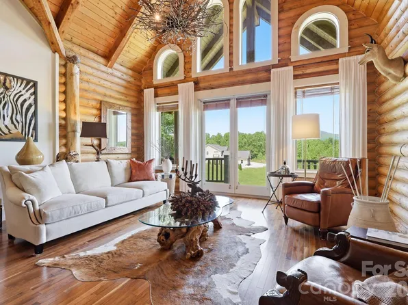 112 Sunny Morning Ct, Hendersonville, NC 28792