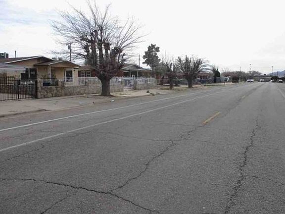 Exterior Neighborhood (street photo)