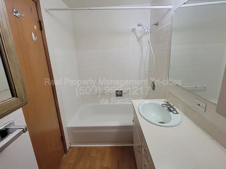 1702 W 7th Pl #B — Photo 7