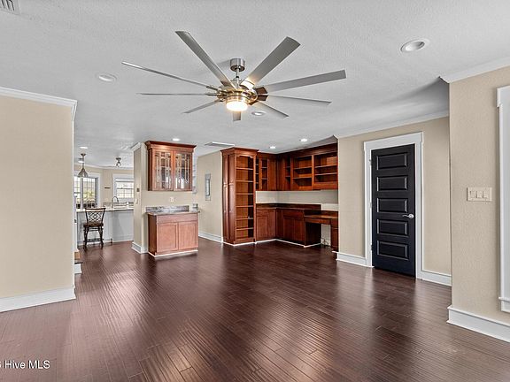 5th image of 8711 Plantation Drive #302