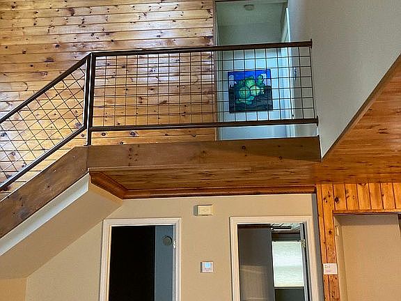 Vaulted ceiling 2nd level