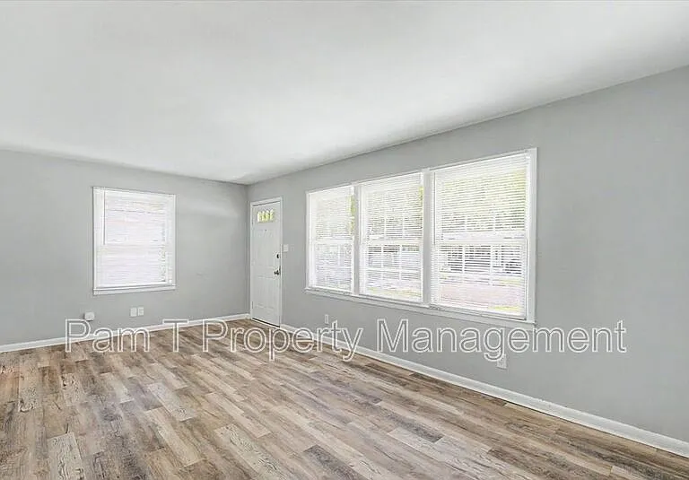 1719 E 59th St — Photo 5
