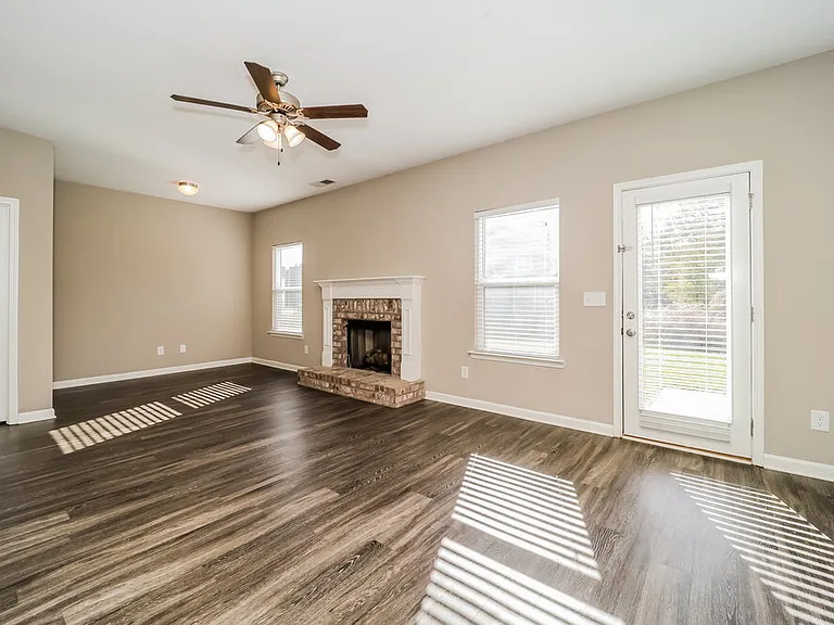 79 Moss Way — Photo 5