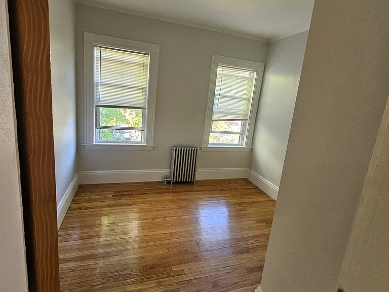 71 Sea St — Photo 10