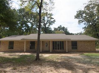 300 Trailwood Dr, Crockett, TX