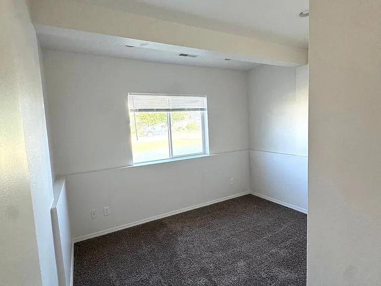 1305 E Belmont St — Photo 6