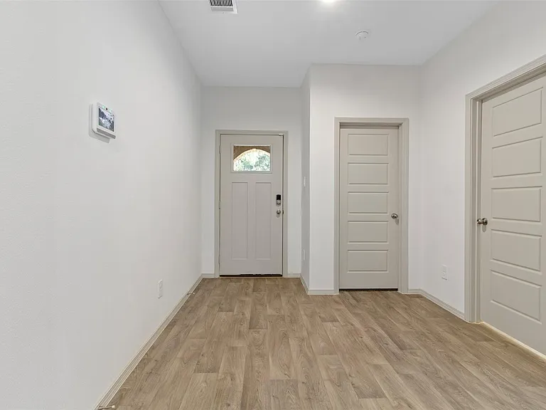 6685 Riplee St — Photo 3