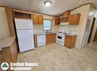 208 Maverick Ln, Utica, NY 13502