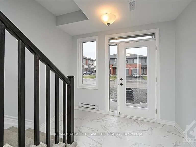 321 Squadron Cres — Photo 2