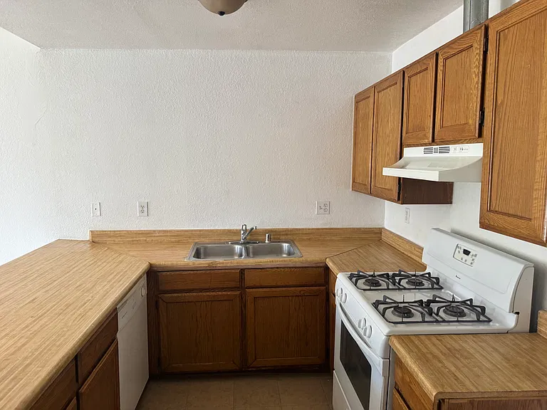 13901 Caliente Dr #A — Photo 4