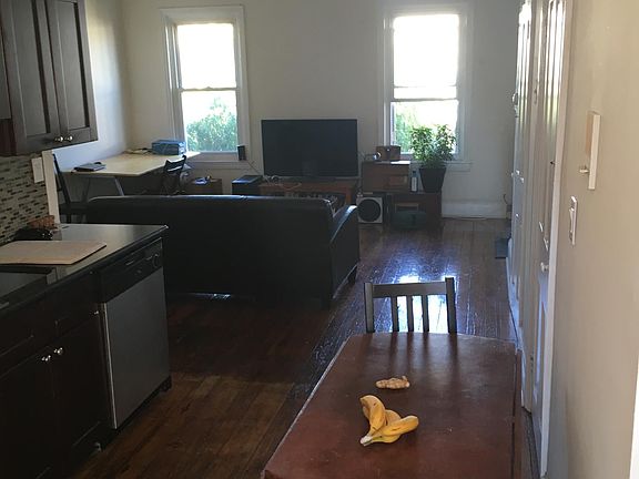 4th image of 2328 Catharine St #3