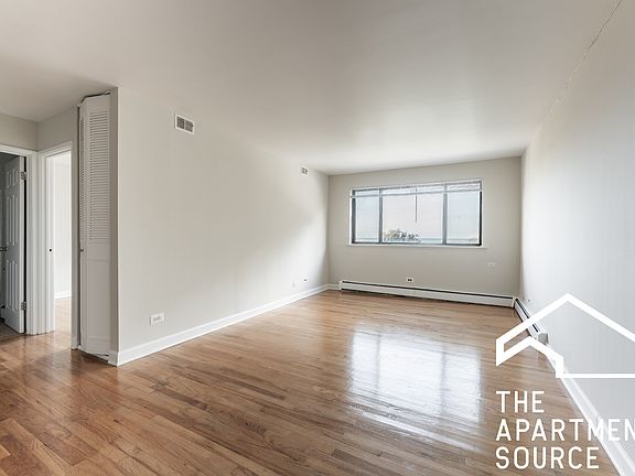 2nd image of 5917 N Kenmore Ave APT 422