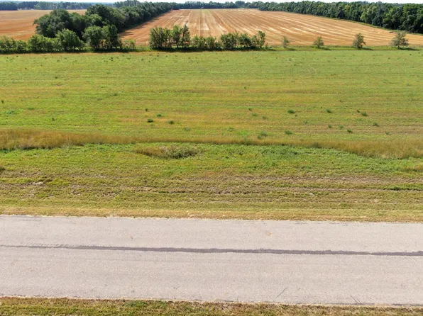 16009 Acadia Dr, Bismarck, ND 58503