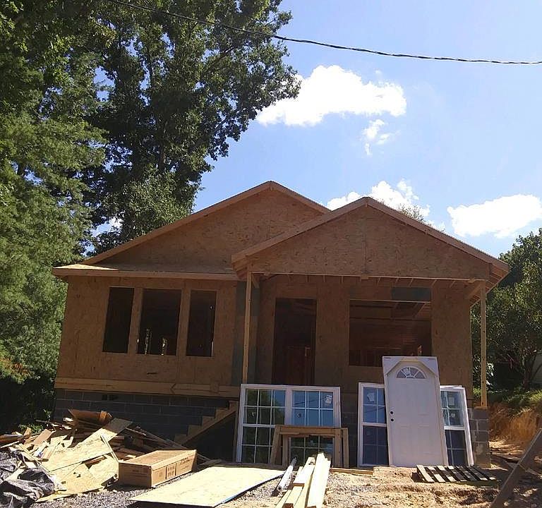 2nd image of 1069 Main St