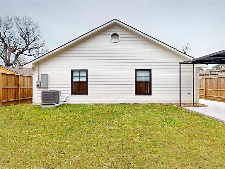 304 Graceland St — Photo 25