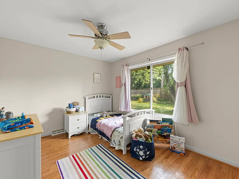 221 S Linden Ave — Photo 8