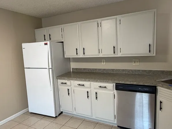 127 Harrington Ave APT 2B, Crown Pt, IN 46307