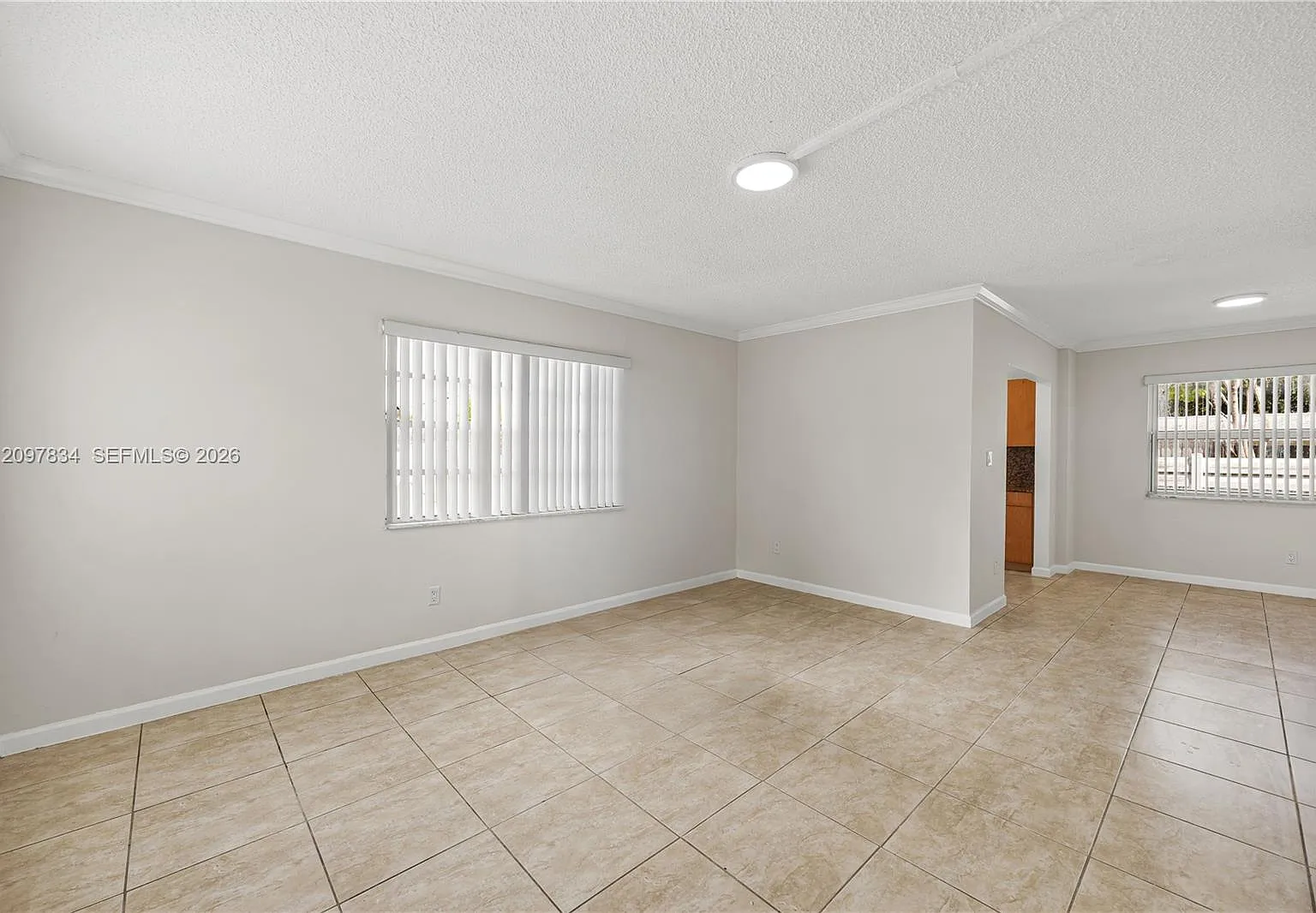 4933 Hollywood Blvd — Photo 3