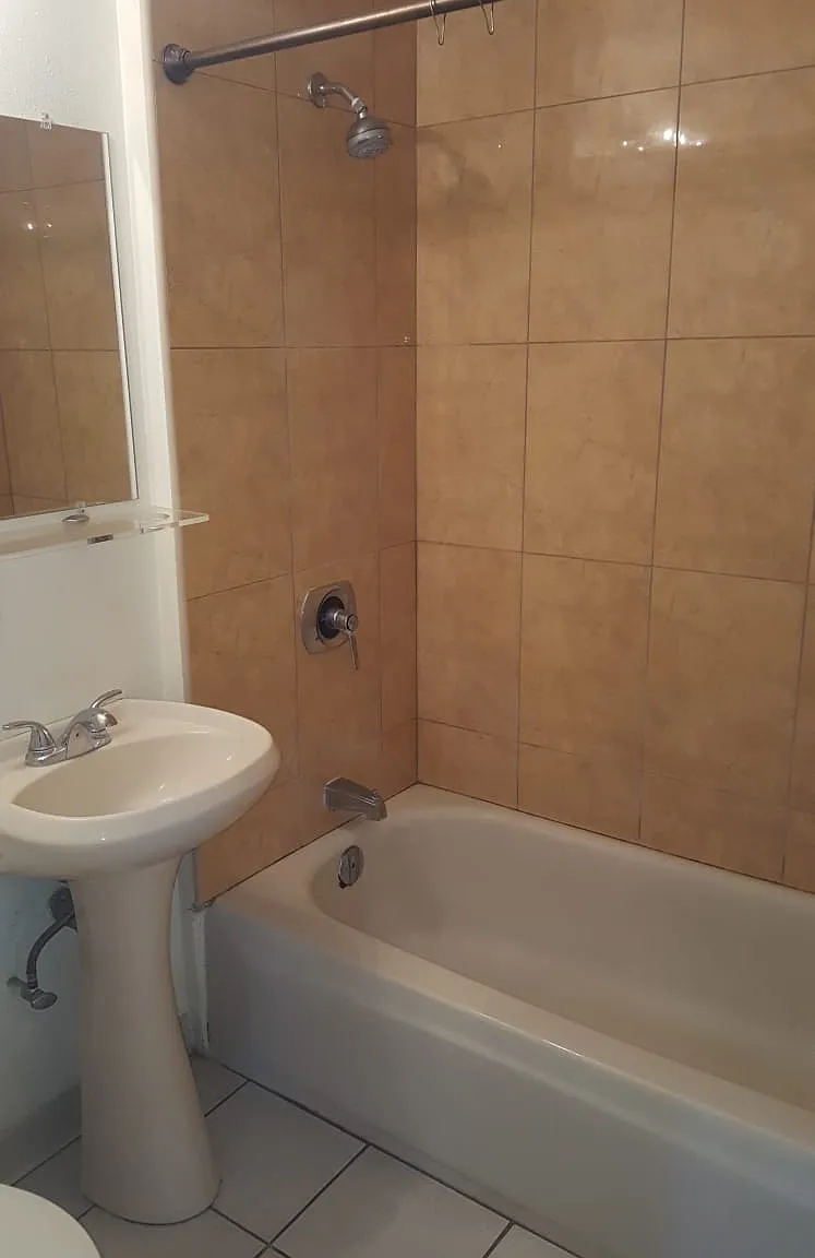 209 N Verdugo Rd — Photo 4