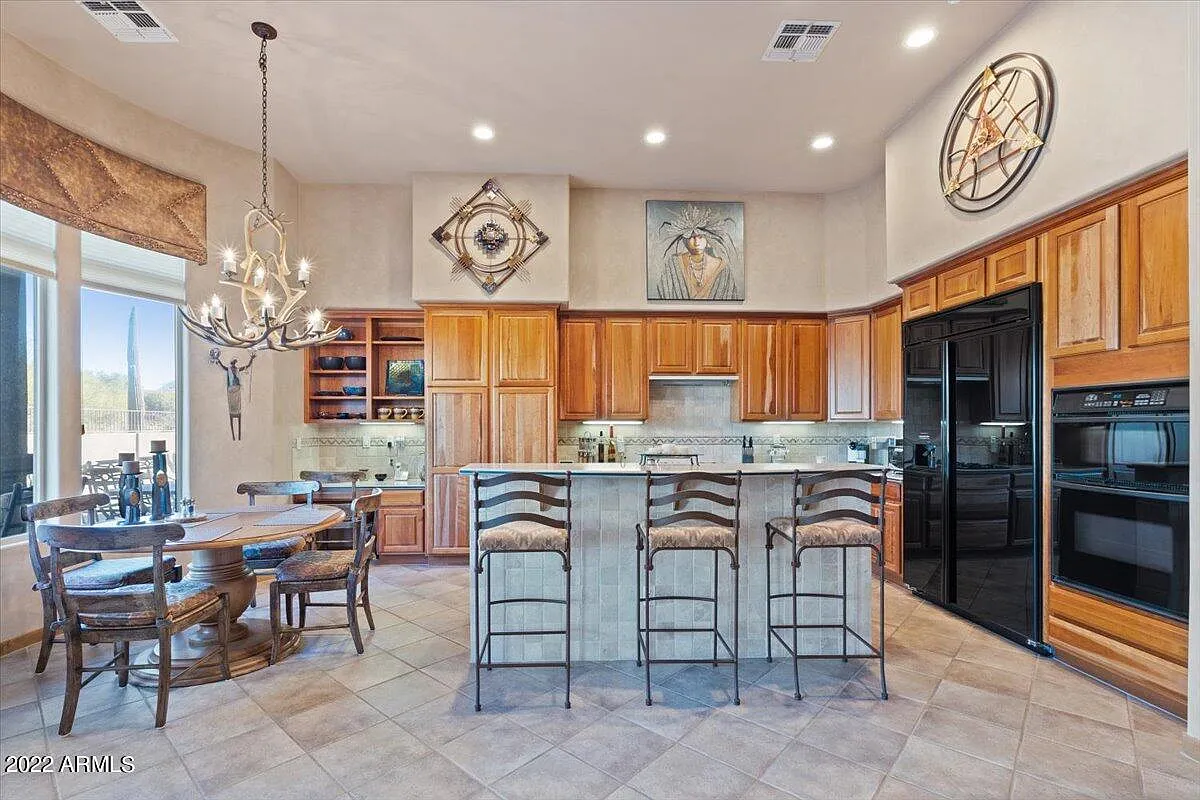 3 bed, 3.5 bath, 2964 sqft, $6,000 — Photo 3