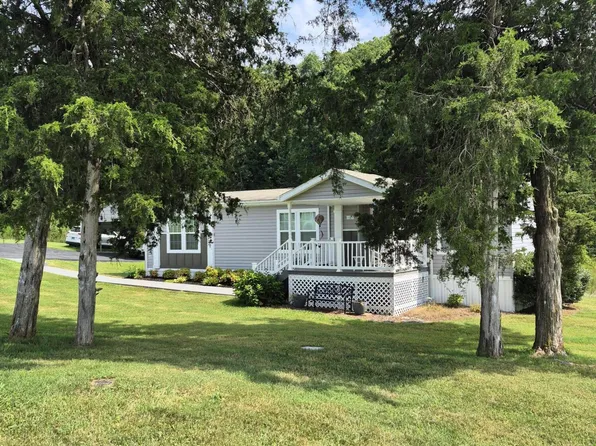 540 Mulberry Dr, Bluff City, TN 37618