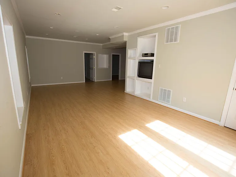 2339 Sandburg St — Photo 31
