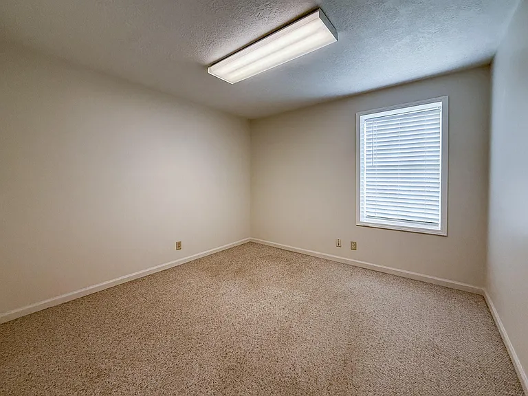26605 E River Rd #A — Photo 10
