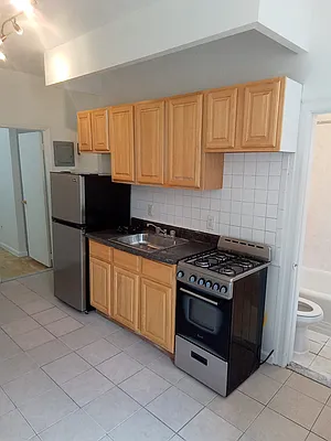 Rented by G Y B Realty Inc | media 9