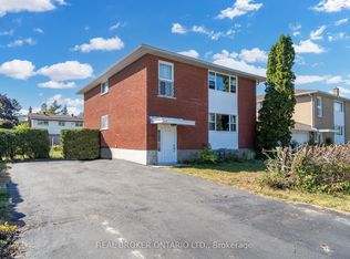 1178 Clyde Ave #B, Ottawa, ON K2C 1Y2
