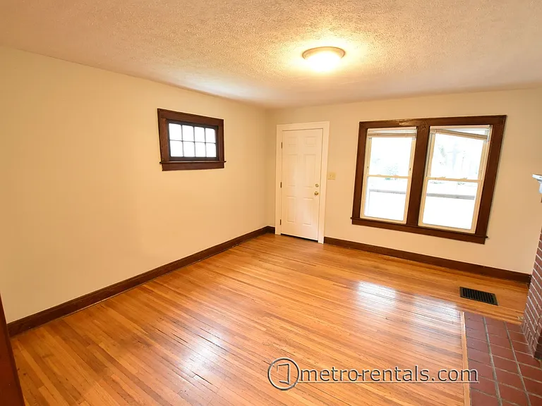 238-240 W Pacemont Rd — Photo 8