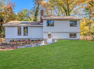 19 Mud Rd, Setauket, NY 11733