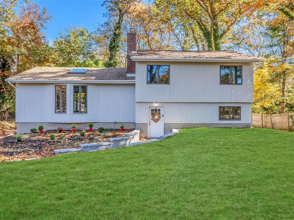 19 Mud Road, Setauket, NY 11733