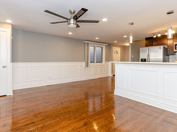 4th image of 7226 S Langley Ave