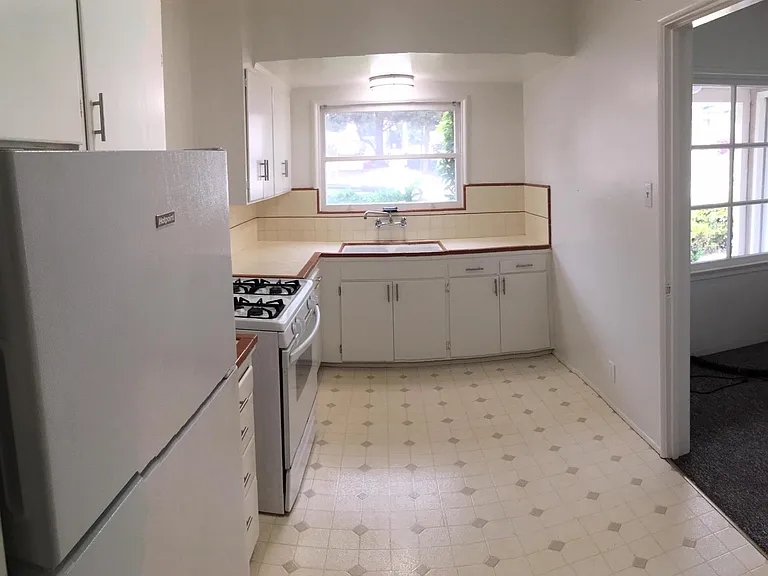 1133 Palm St — Photo 3