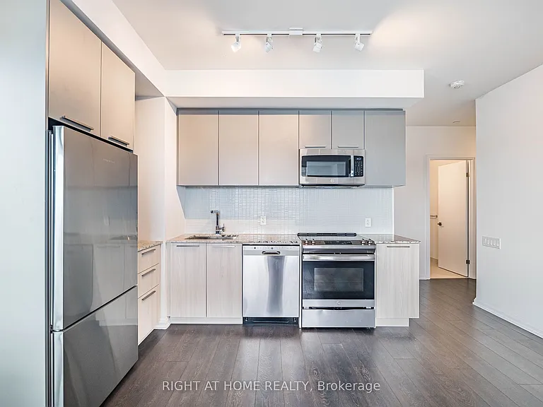 4208 Dundas St W #513 — Photo 13