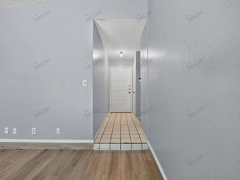 2913 Green Ridge St — Photo 4