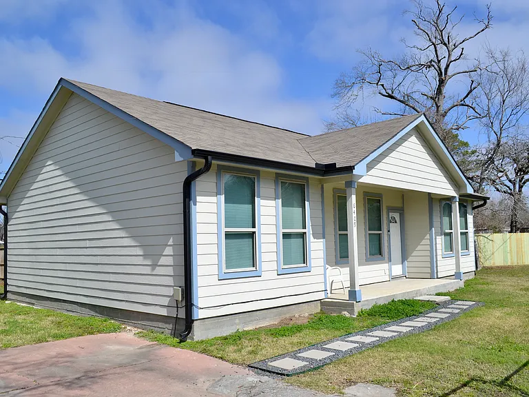 6409 Carver Rd — Photo 2