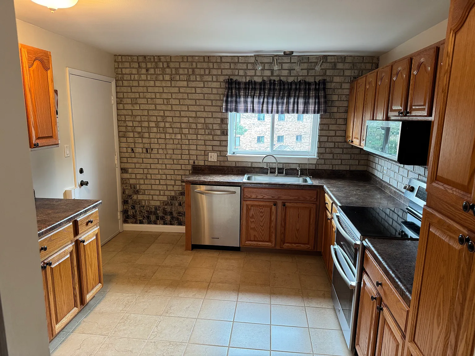 W Nichols Rd, Arlington Heights — Photo 3