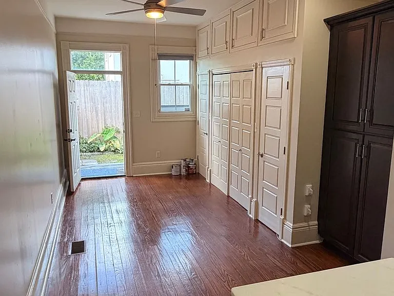 Gorgeous Two Story 3BD/2.5BA w/ Private Fenced in Backyard — Photo 8