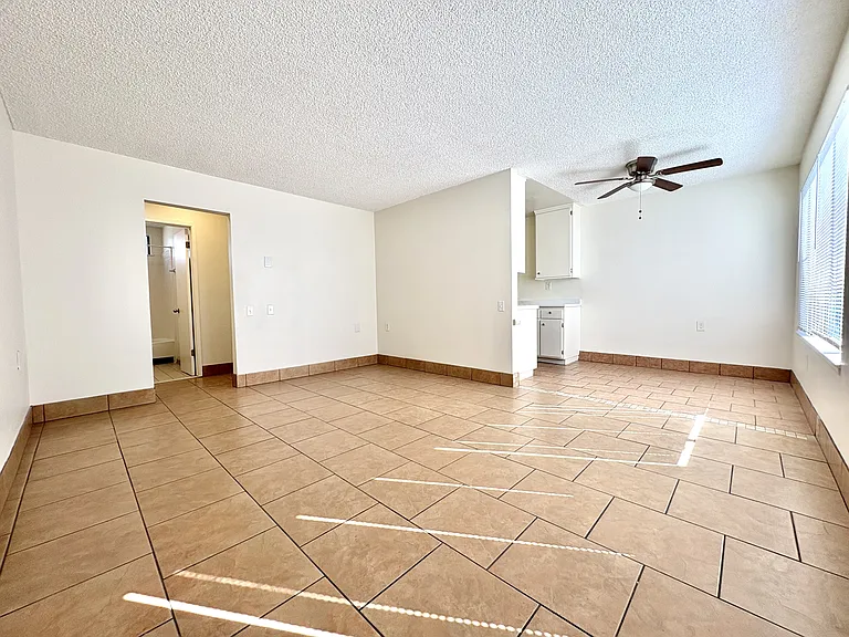 1226 E 7th St #15 — Photo 1