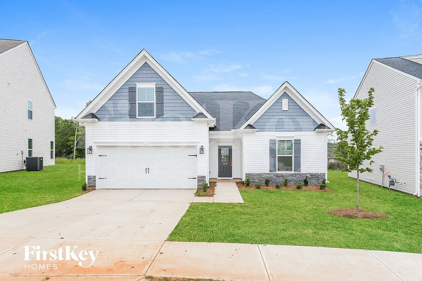 3 bed, 2.0 bath, 1593 sqft, $2,045 — Photo 1