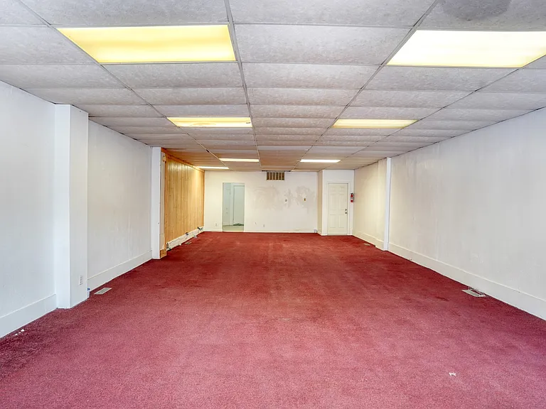 Transform your vision into reality at Four Eight Group. This spacious area offers endless possibilities for your next project, with ample room and a prime location. Donat miss the chance to elevate your business. Inquire today!