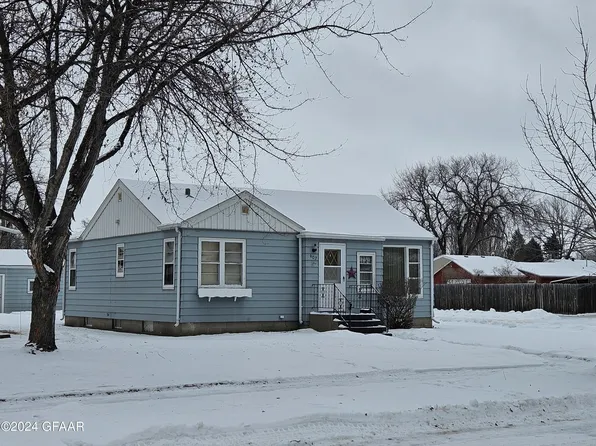 602 11th St NW, East Grand Forks, MN 56721