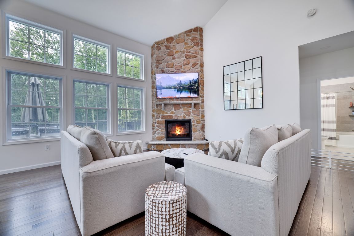 next background image