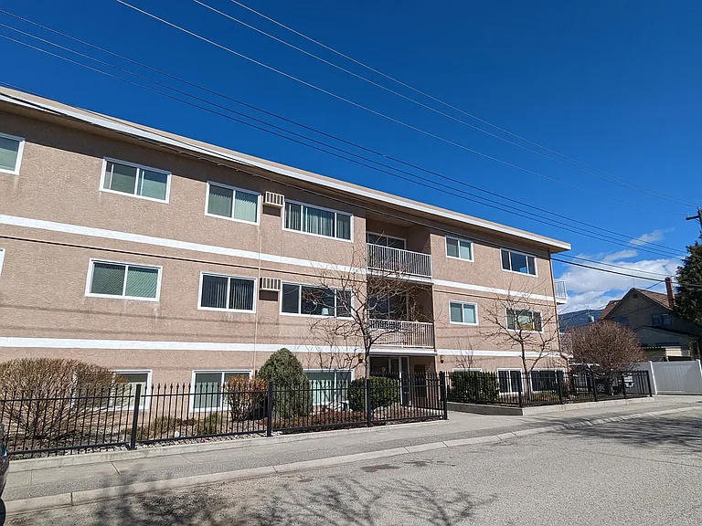 223 Victoria Dr — Photo 10