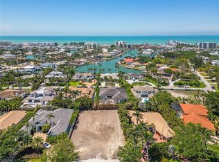 2331 Crayton Rd, Naples, FL 34103